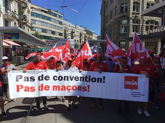 Plus de 15'000 maçons combattifs manifestent à Zurich
