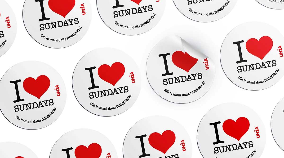 Adesivi con la scritta: "I ❤️ Sundays. Giù le mani dalls DOMENICA!"