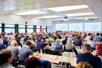 280 ottanta membri delle commissioni del personale dell'industria MEM e militanti Unia si sono riuniti per la Giornata dell'industria 2025 a Berna