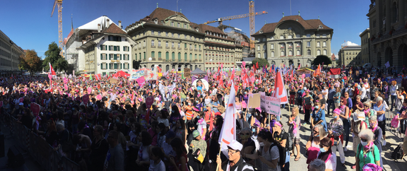 La Place fédérale pleine de gens