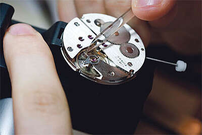 Firmato il nuovo CCL dell’orologeria e microtecnica, ma il contesto rimane difficile.