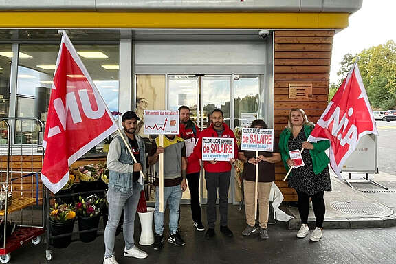 Action d'Unia dans une station-service