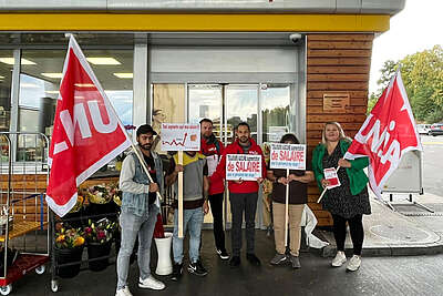 Action d'Unia dans une station-service