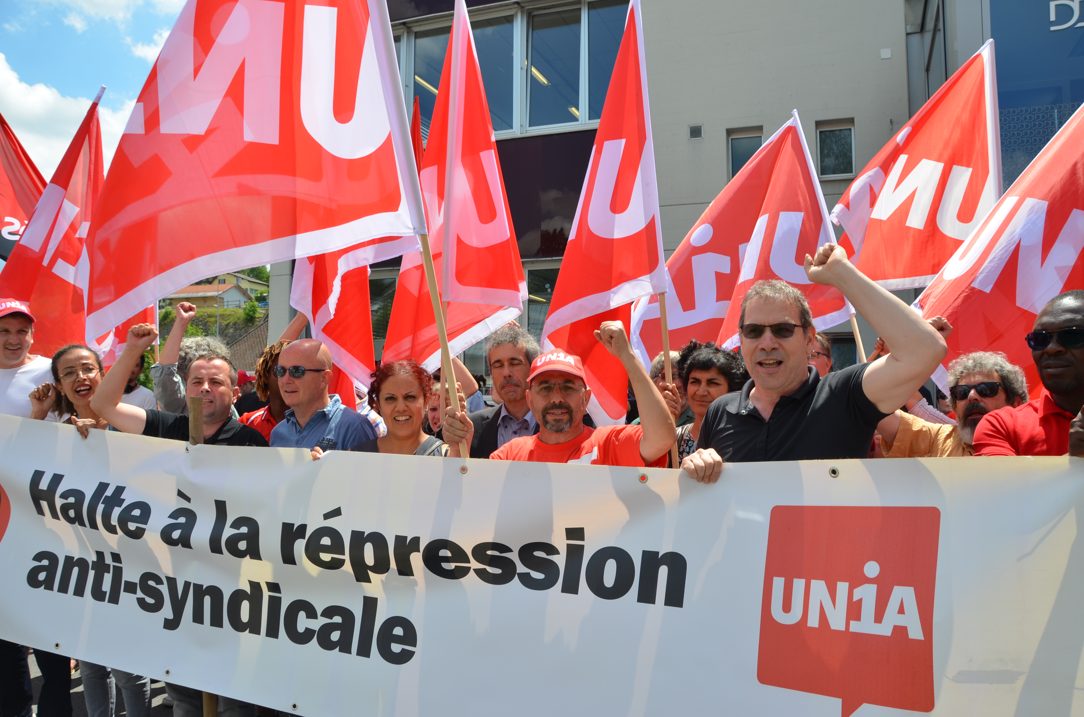 Manifestazione contro il licenziamento anti-sindacale.