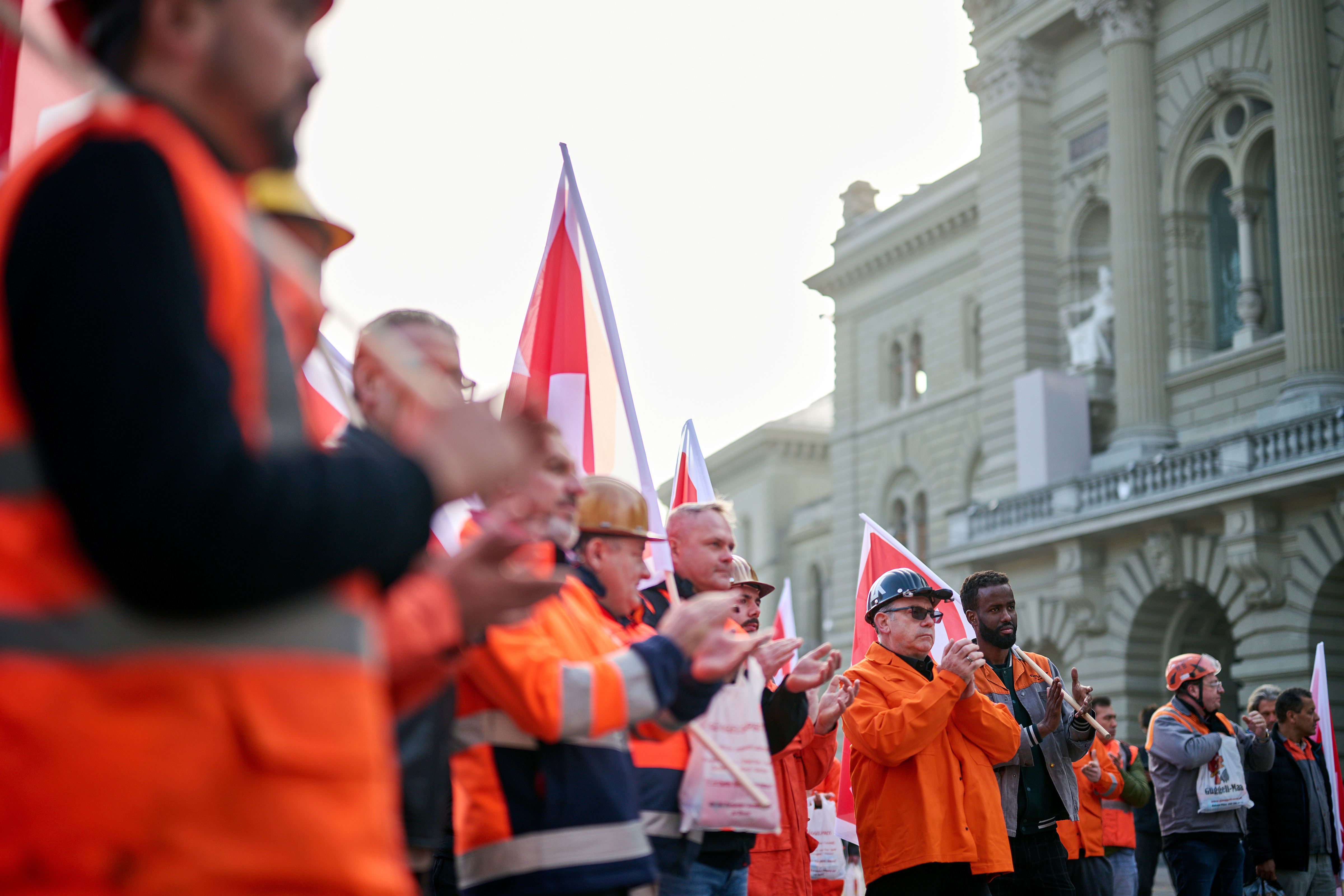 Arbeiter:innen von an der Kundgebung in Bern