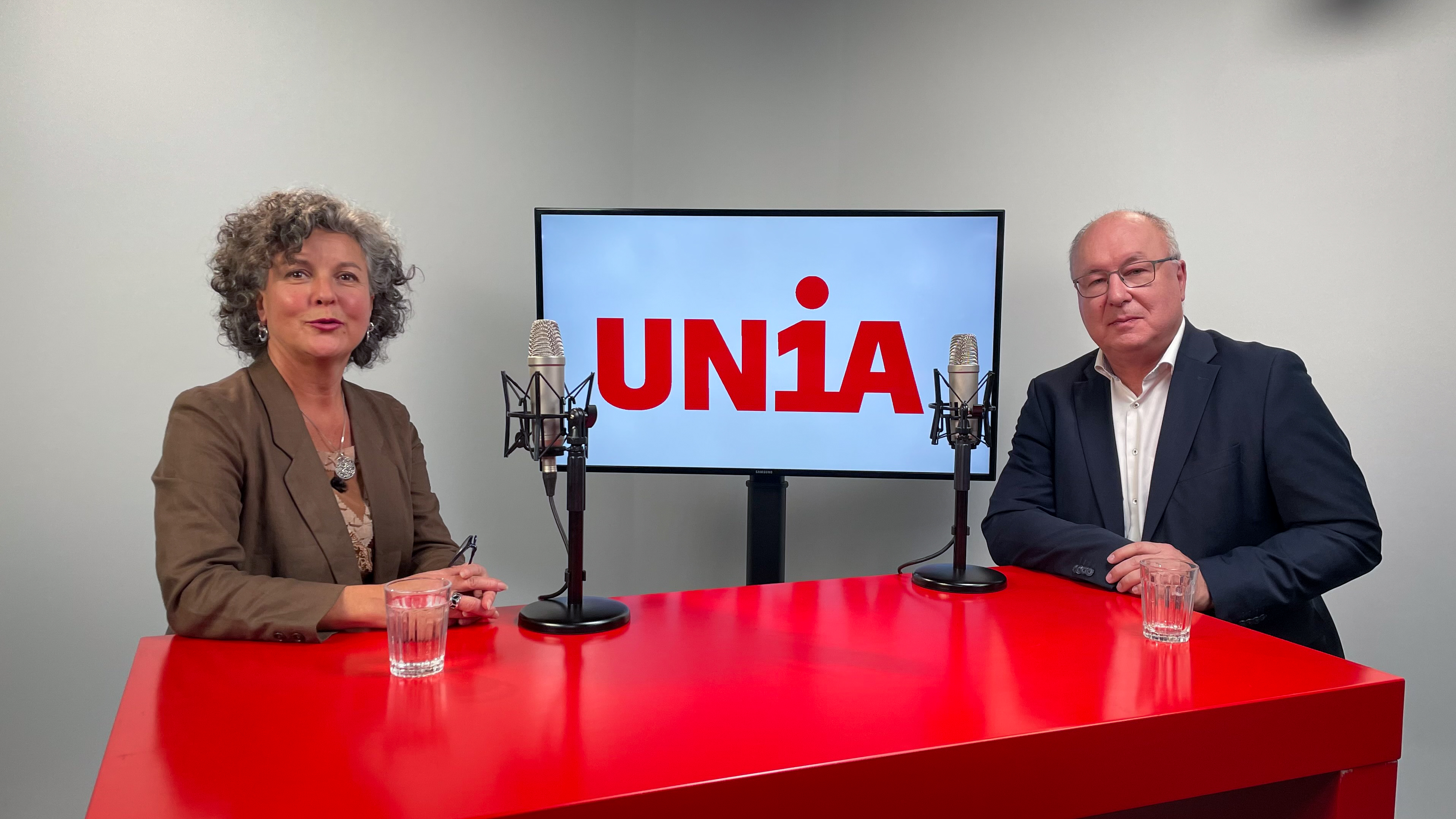 Virginie Pilault et Pierre-Yves Maillard dans le studio d'Industrie News